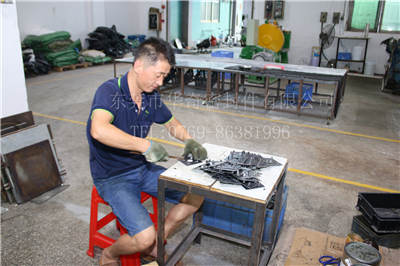 雙面橡膠護線圈的模具設(shè)計